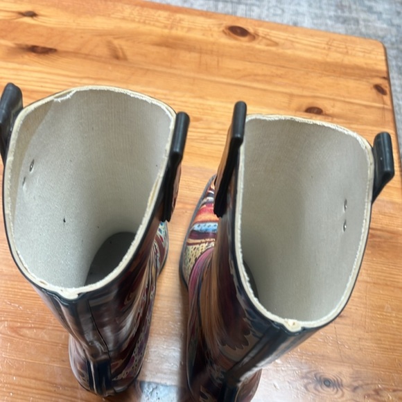Nomad Red and Blue Heeled rubber rain Boots with Intricate Design size 8 - Picture 7 of 10